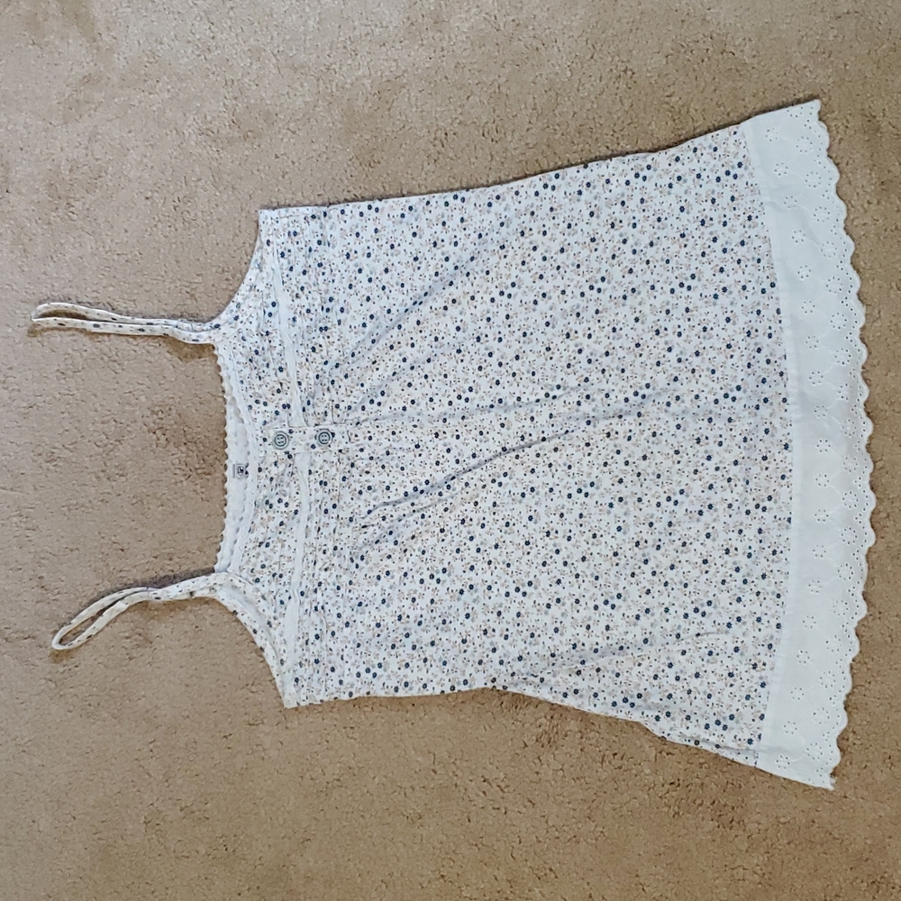 ⭐️ 3/$15 ⭐️Cute tank top